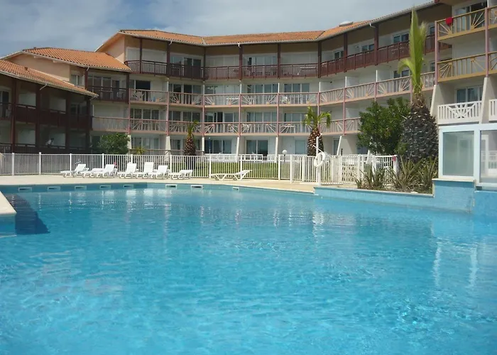 Les Landes Avec Piscine Et Pres Du Lac