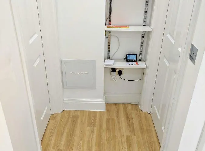 Spacious 2-Bed Apartment In Central Kingston Near Richmond Park