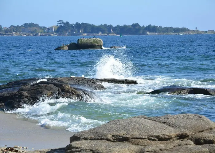 Appartement Corniche: Tranquil Seaside Stay with Multilingual Service