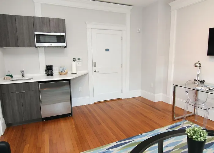 Large Studio W/ Queen And Sofa Bed..#38