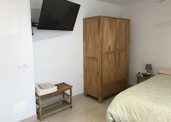 Estudio nuevo con baño, cocina y gran terraza