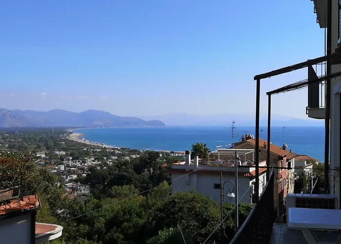 Fuga Romantica Con Camino , Vista Mare