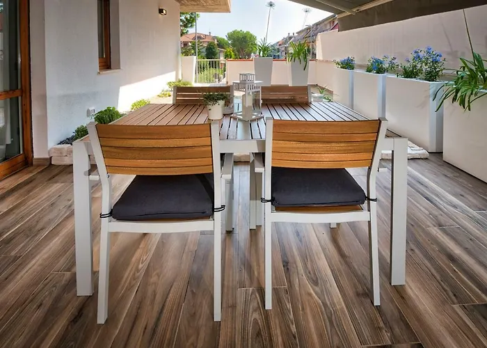 Alga 5-Star Boutique Apartment Steps From The Sea