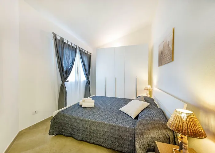 Caneis Apartments