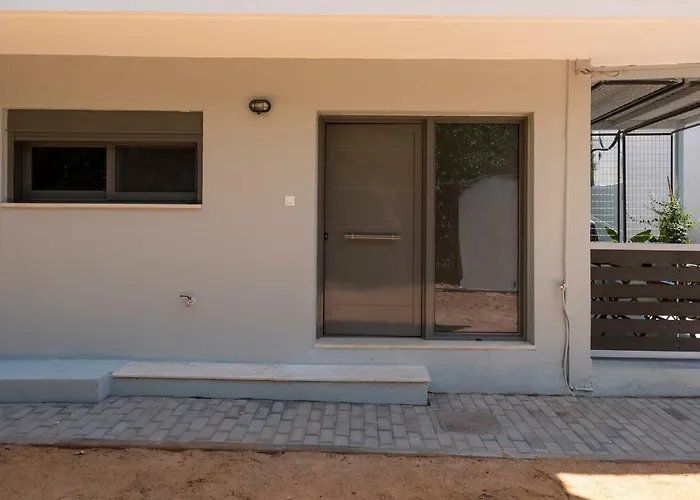 Kalamata Center Ground Floor 2Br Apt With Small Yard & 1Gbps Fiber
