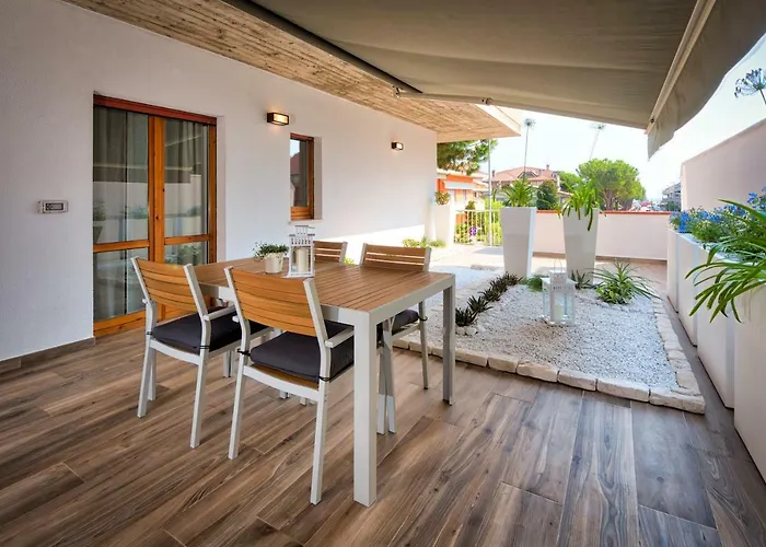 Alga 5-Star Boutique Apartment Steps From The Sea