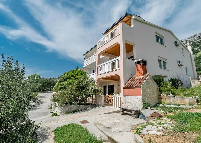 Adria Brela Apartments