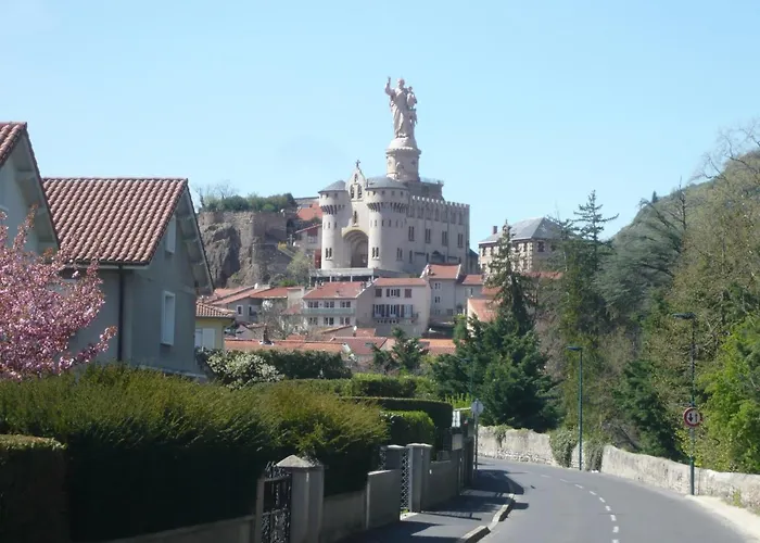 Le Petit St Jacques