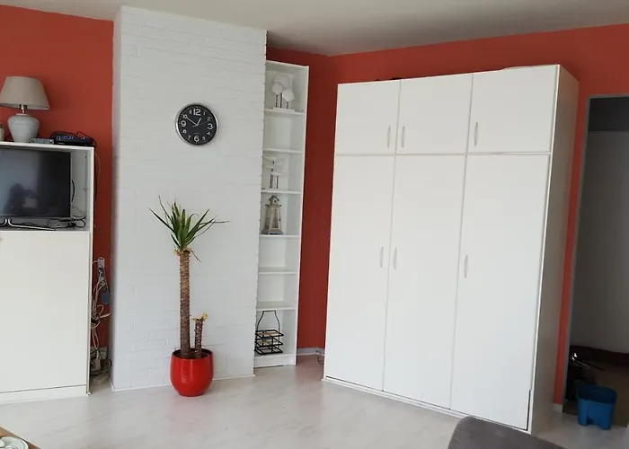 Studio Raversijde With Sea View