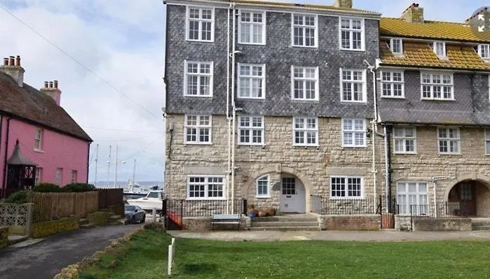 Harbour View, Pier Terrace
