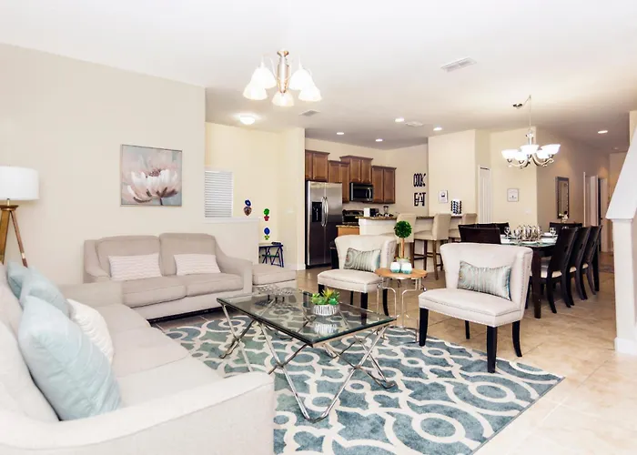 Pousada com piscina: Golf View Vacation Homes