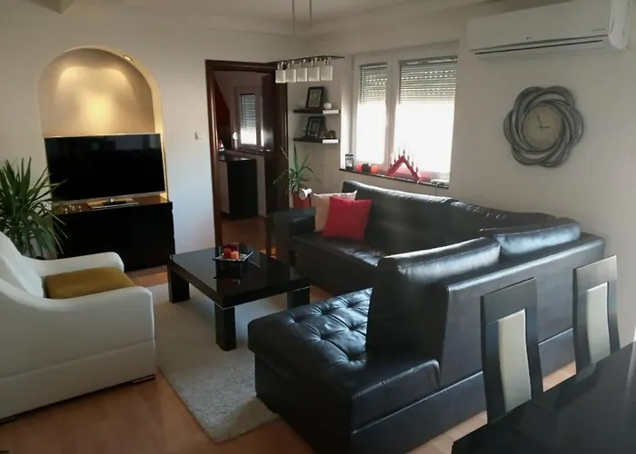 Brand New Apt In City Center