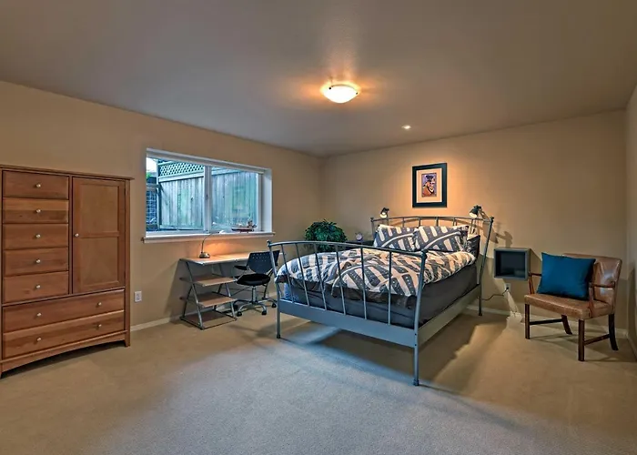 Airy Home Near Anacortes W/ San Juan De Fuca Views
