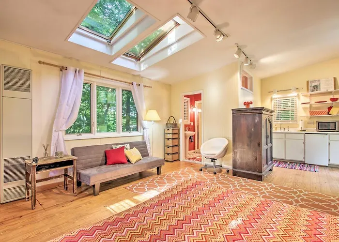 Quiet Saugatuck Studio W/ Patio - Walk To Dtwn!