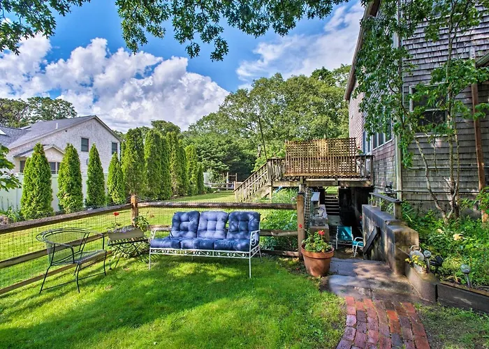 Martha'S Vineyard Apt ~ 1 Mile To Inkwell Beach!