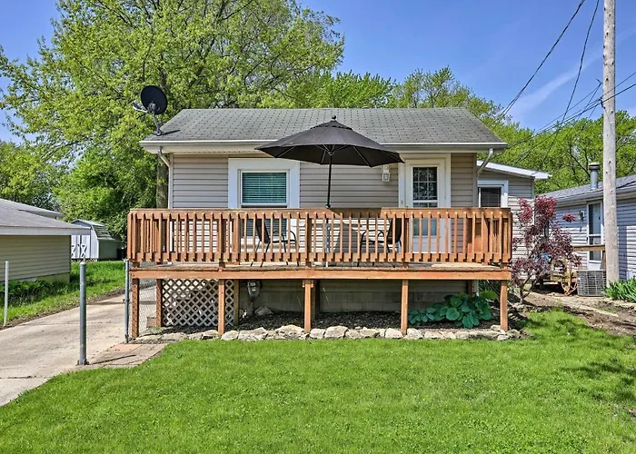 Home With Lake-View Deck By Camp Perry And Magee Marsh