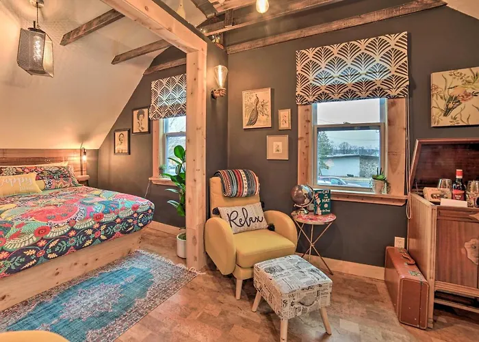 Steps To Waterfront & Dtwn: Sturgeon Bay Escape!