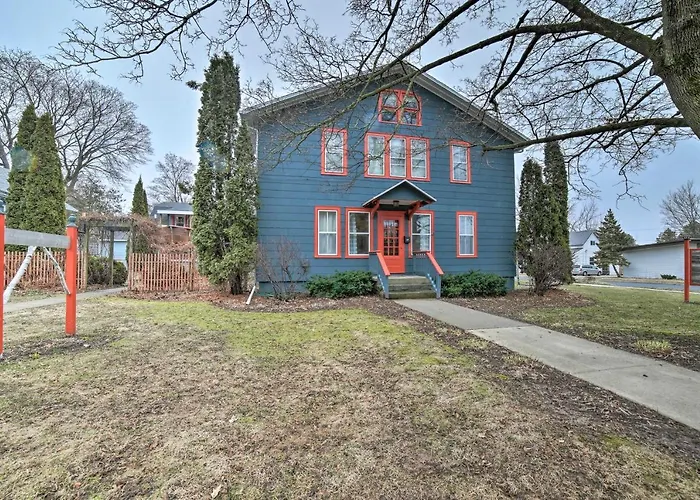 Walk To Waterfront: Dtwn Sturgeon Bay Retreat!