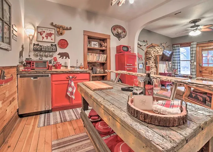 Walk To Waterfront: Dtwn Sturgeon Bay Retreat!